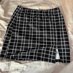 SKIRT with a small slit